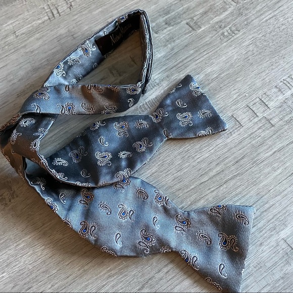 Men’s Silk Neiman Marcus Bow Tie - Picture 5 of 8
